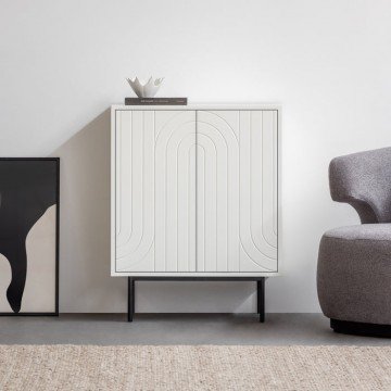 EVERLEIGH שידה נורדית בגוון שמנת עם עיטורי קשתות