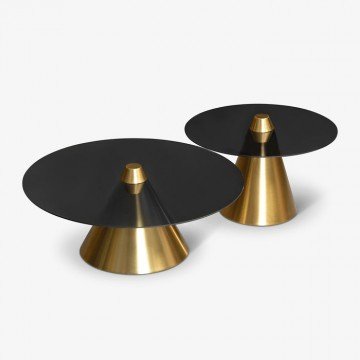 MAU סט שולחנות מוזהבים עם פלטת זכוכית שחורה